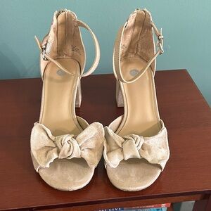 Chic Beige Bow Heeled Sandals